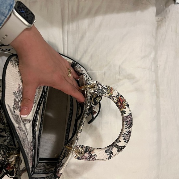 Dior Lady D-lite bag. Excellent condition. Comes with box - Picture 6 of 9
